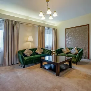Lovely - 3 Bdr. Serviced In Old Town Apartment Bucharest