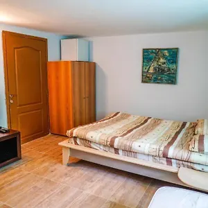 Center 3 Apartment