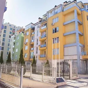 Flower House 3 Apartment