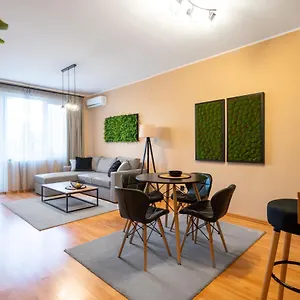Cosy Apt Close To Macedonia Square Apartment